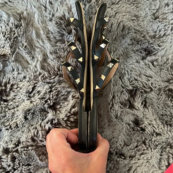 Valentino Garavani Black Rockstud Flat Slide Sandals - Picture 8 of 14